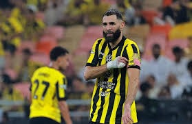 扎金花反诈：揭秘“指甲掐痕”等物理标记在旧式纸牌局中的应用。（扎金花防骗：揭露“指甲掐痕”等物理暗记在传统牌局中的运用）