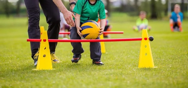 总局副局长张家胜会见阿迪高管，将在青少年足球领域开展合作